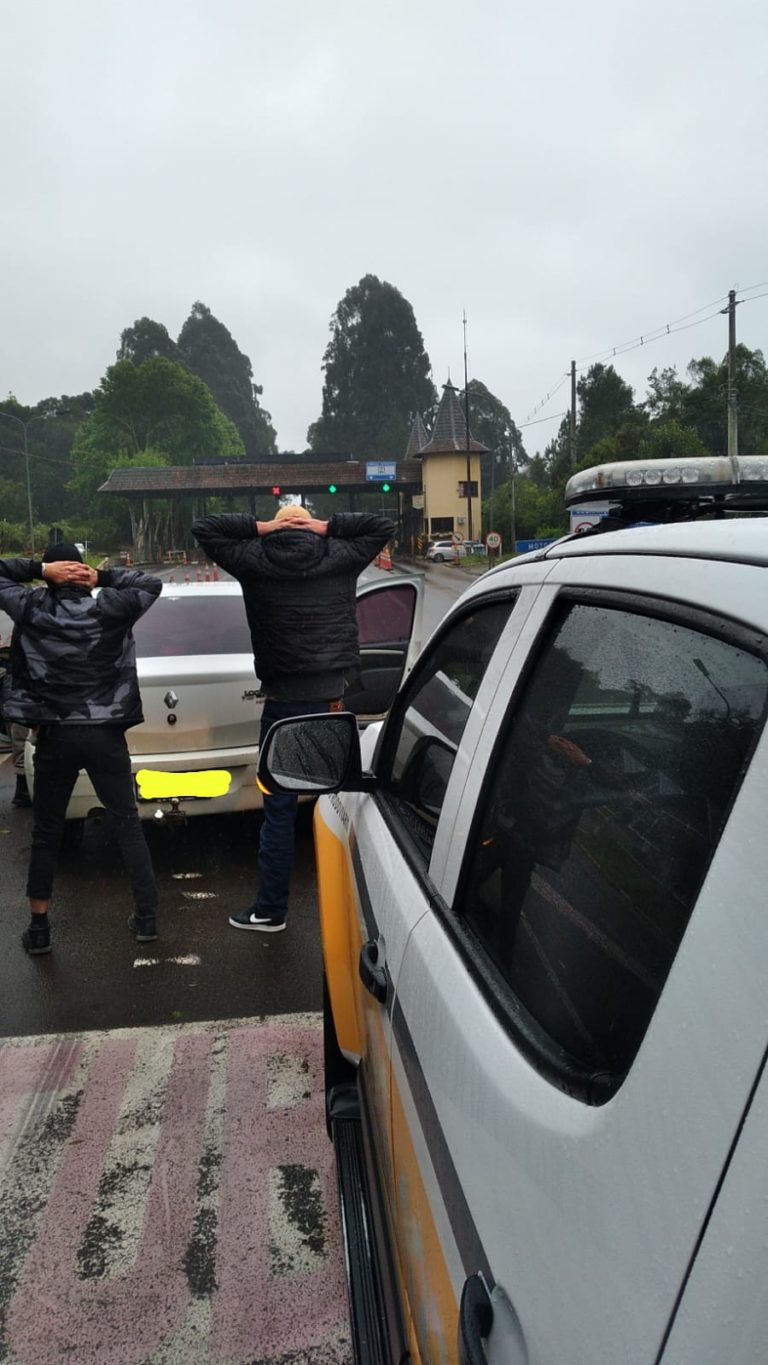 Dupla é presa ao tentar comprar carro com golpe do depósito falso