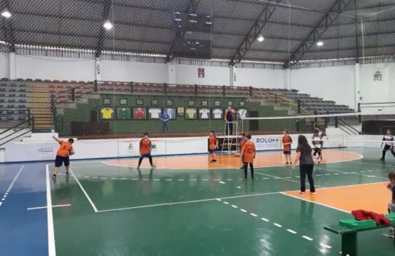Semana de vôlei reuniu cerca de 700 atletas