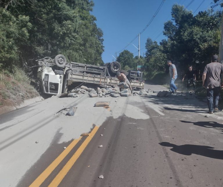 ATUALIZAÇÃO: Rodovia deve ser liberada somente no final da tarde