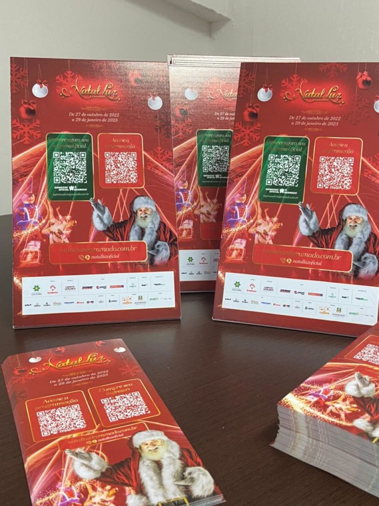 Comércio gramadense recebe materiais do Natal Luz para divulgação do evento