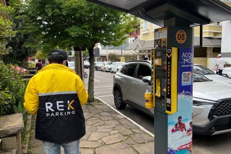 Não haverá cobrança de estacionamento rotativo nos horários de jogo do Brasil na Copa do Mundo