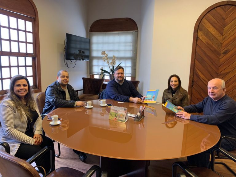 Políticas públicas de Turismo é tema de encontro entre Executivo e instituições.