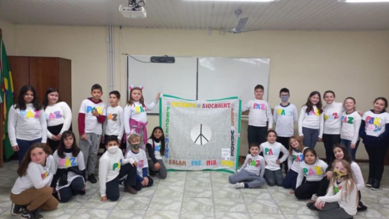 Uma comunidade “Abraçando a Paz”