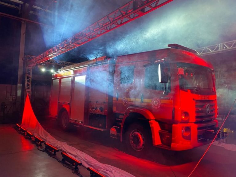 Bombeiros apresenta novos veículos e tem previsão de conclusão da nova sede
