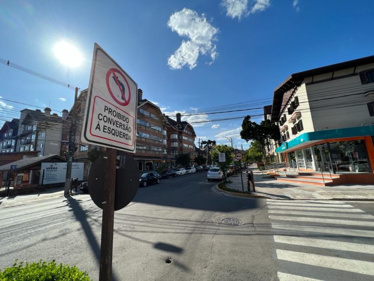 Está proibida conversão à esquerda na Rua Mário Bertolucci para acessar a Rua São Pedro