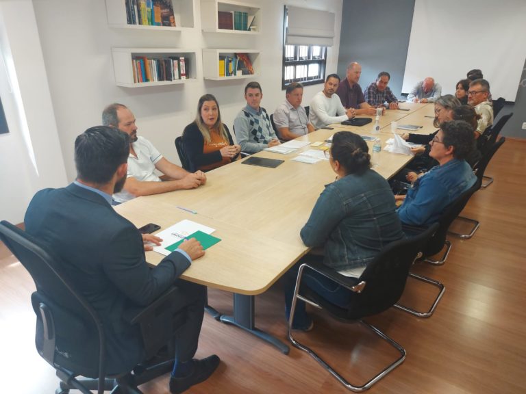 Pais e vereadores se reúnem para tratar sobre denúncias na escola Ramos Pacheco