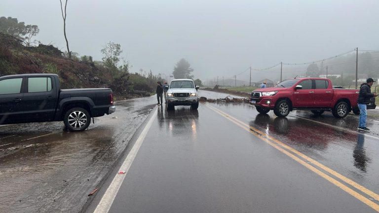 Polícia Rodoviária Estadual atua para desbloquear totalmente as rodovias