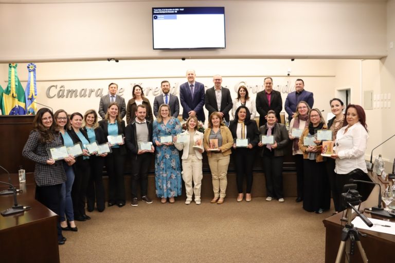 Entregues os prêmios do concurso Professor Destaque 