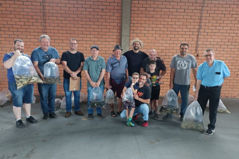 Alevinos são entregues para produtores e curso de eletricista rural é concluído