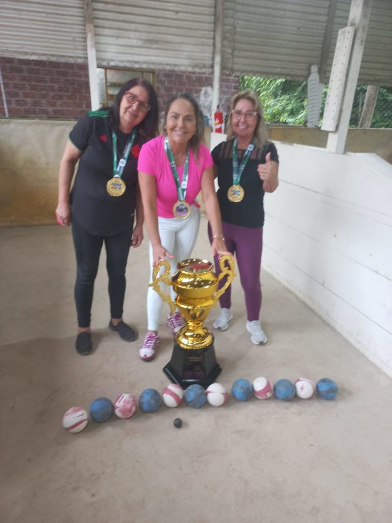 Linha Moreira conquista a Bocha Trio Feminino
