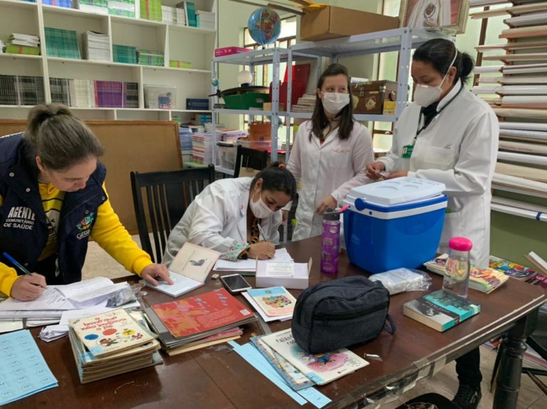 700 doses de vacinas foram aplicadas em alunos das escolas de Gramado 