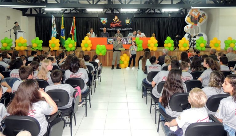 Brigada Militar realiza formatura do PROERD em Gramado