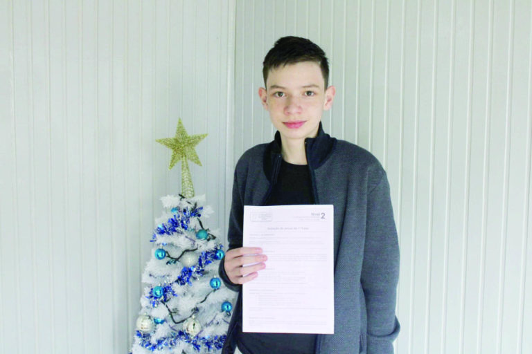 Medalha de bronze para coroar o esforço e dedicação nos estudos