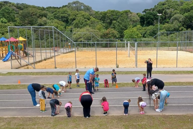 Esporte e Gramadotur realizam ação com crianças da educação infantil para incentivar práticas saudáveis