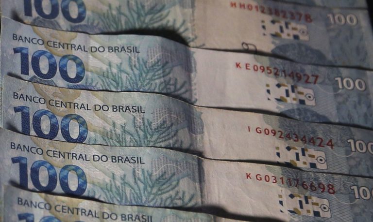 Brasileiros pagaram mais de R$2,8 trilhões em impostos no ano de 2022