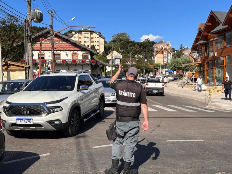 Natal e Ano-Novo registram movimentação de mais de 180 mil veículos