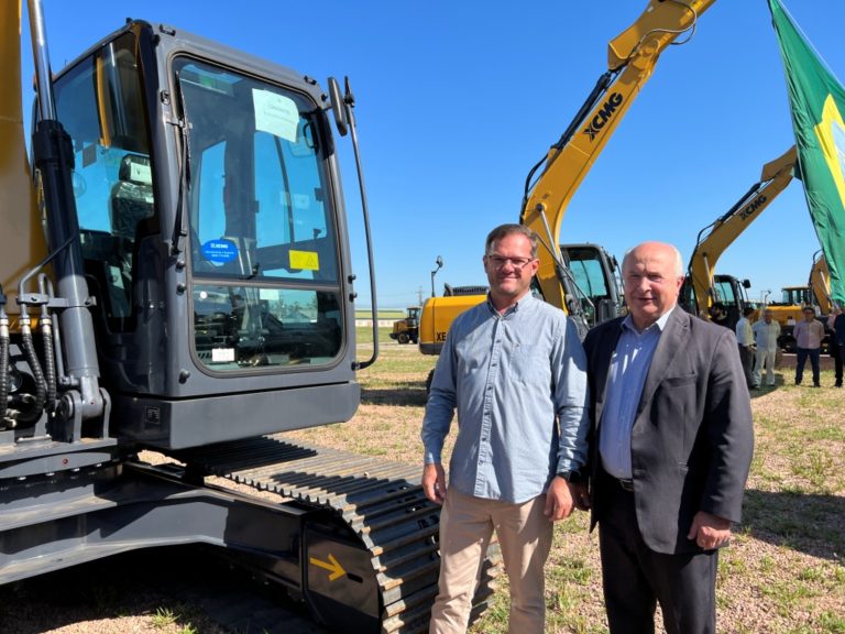 Estado envia escavadeira hidráulica para Gramado