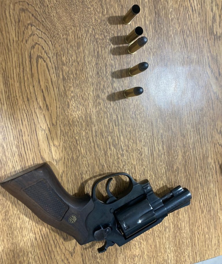 Polícia faz cerco para encontrar indivíduos que roubaram carro, em Canela