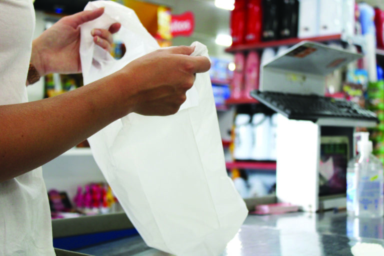 Lei das sacolas: Ninguém resolve nada