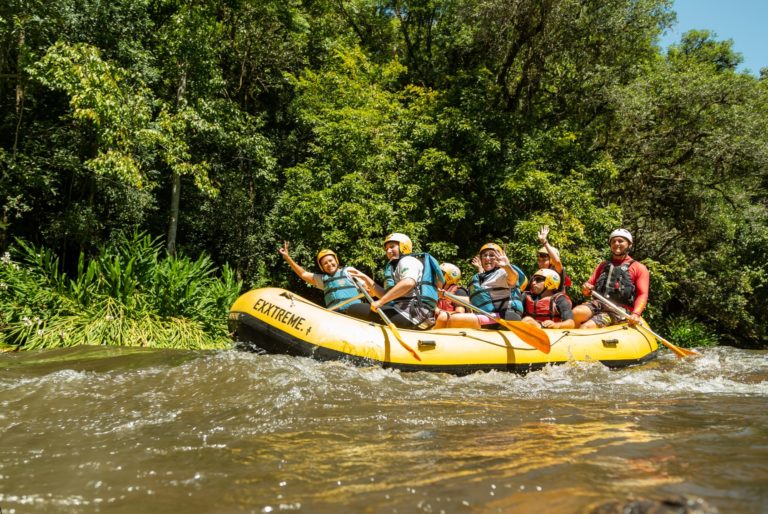 ‘Camping Acessível’ preenche todas as vagas abertas para grande descida de rafting acessível