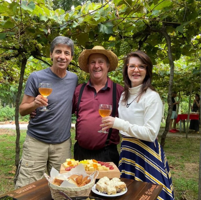 Ídolo no Grêmio e Inter, Mauro Galvão visita o interior de Gramado
