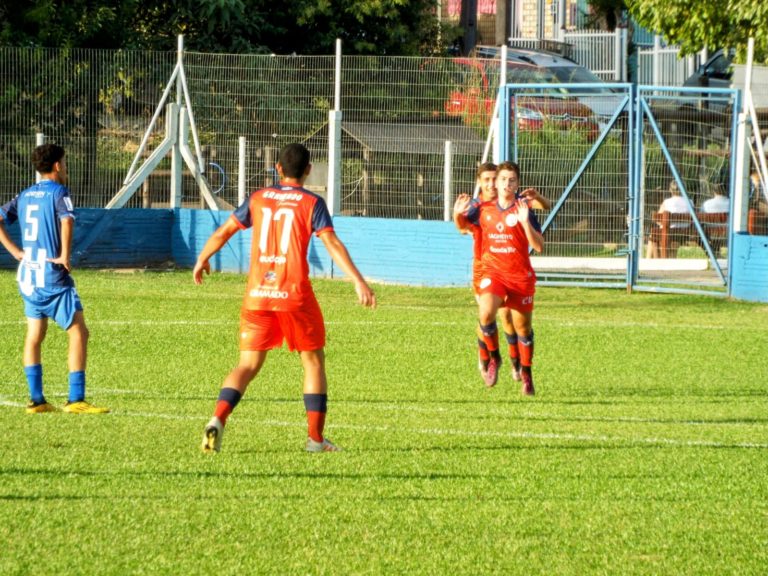 Gramadense estreia com vitórias e tem compromisso neste sábado