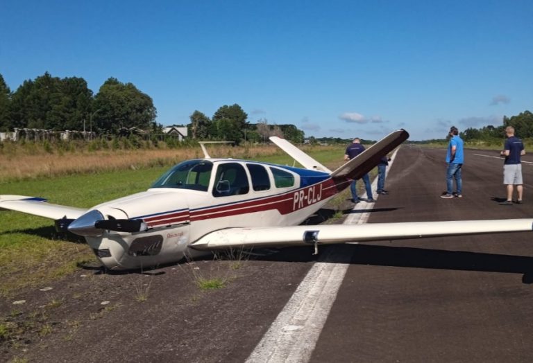 Avião tem problemas na aterrissagem e sofre queda no Aeroporto de Canela