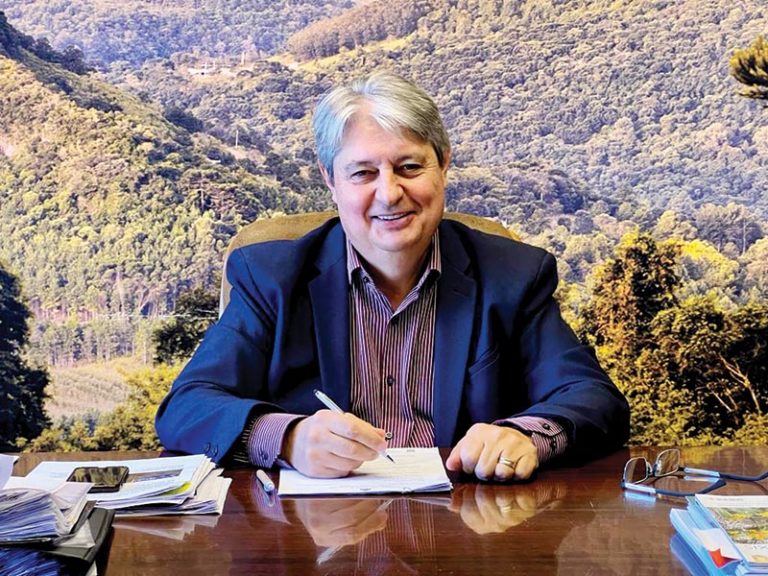 Prefeito Nestor Tissot realiza palestra para empresários e políticos em Minas Gerais