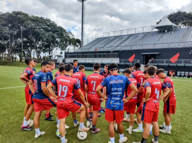Já no Paraná, Gramadense realiza treino leve no CT do Caju