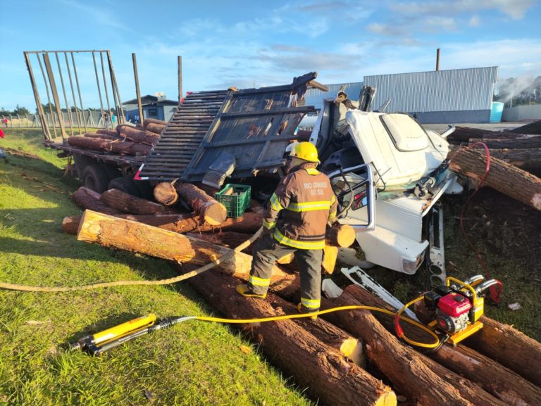 Canelense morre em acidente com caminhão em São Francisco de Paula