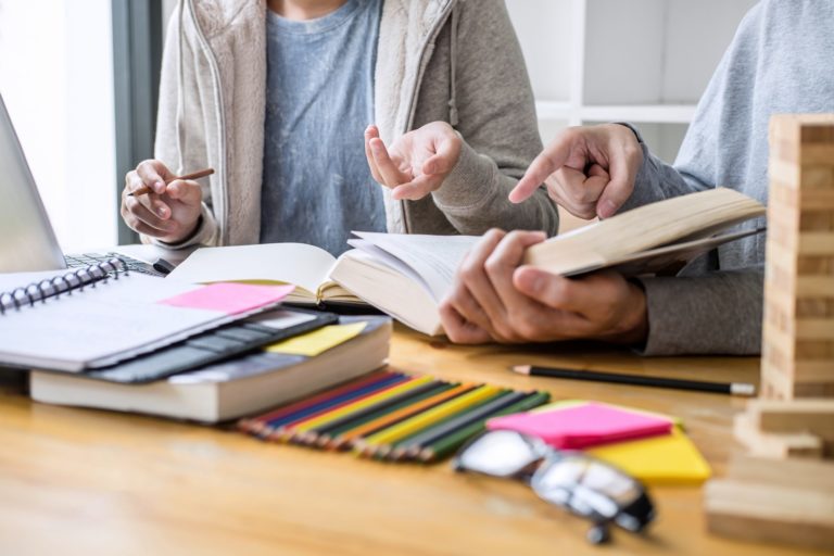 “A presença da família em assuntos escolares” será o assunto na Tribuna do Povo desta segunda-feira