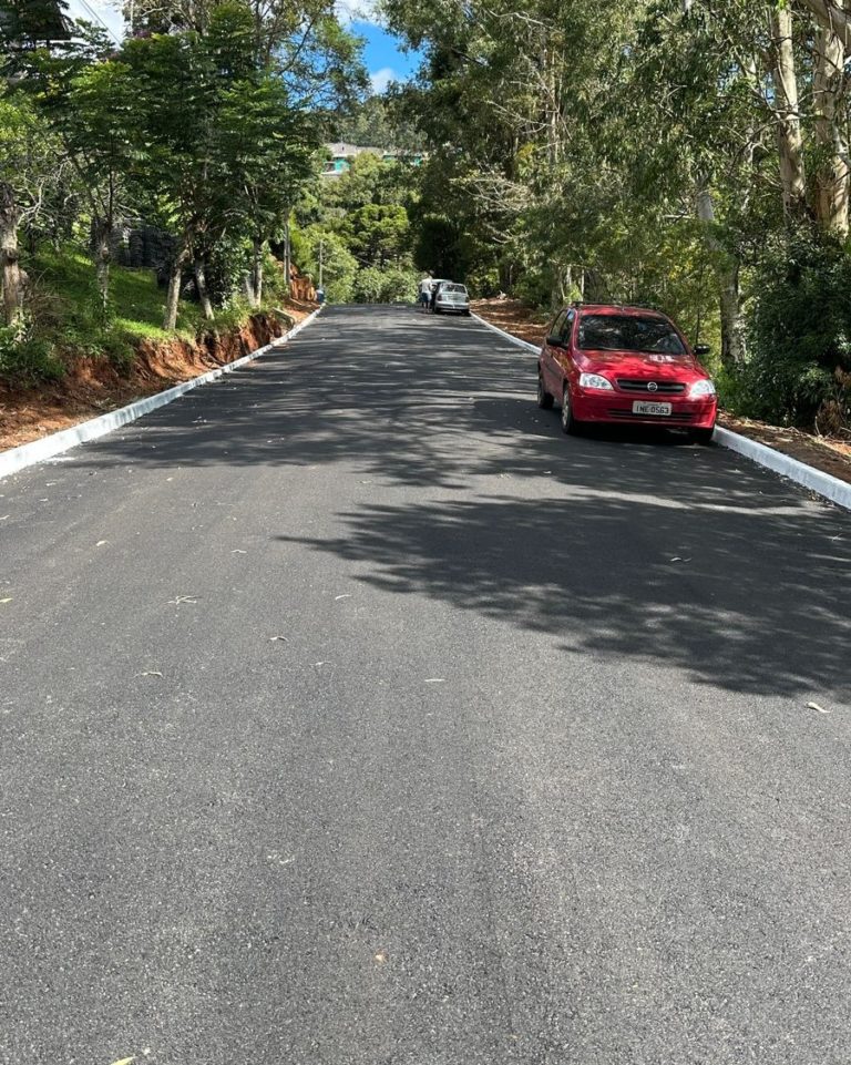 Rua José Castro recebe finalização do asfalto