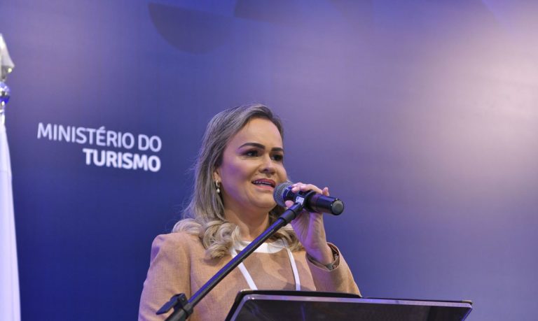 Constantino entregará projetos à Ministra do Turismo