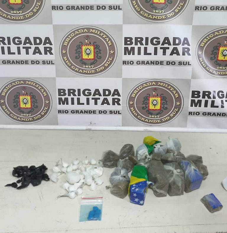 Jovem com antecedente por homicídio, tenta fugir, mas é preso pela BM