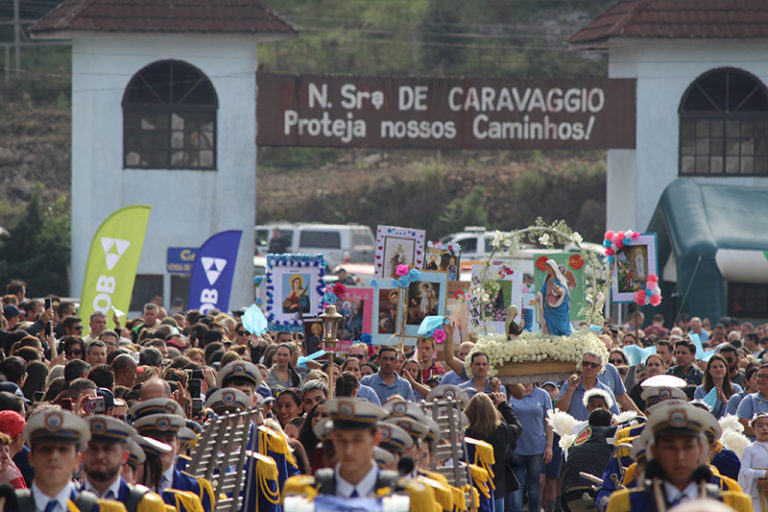“Considero a Santa madrinha da minha filha”, relata devota