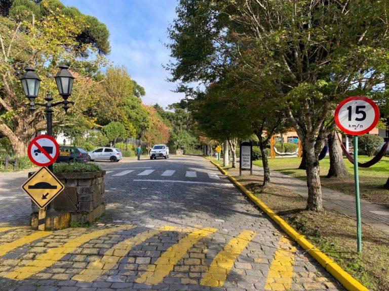 Iniciada a instalação de placas de sinalização