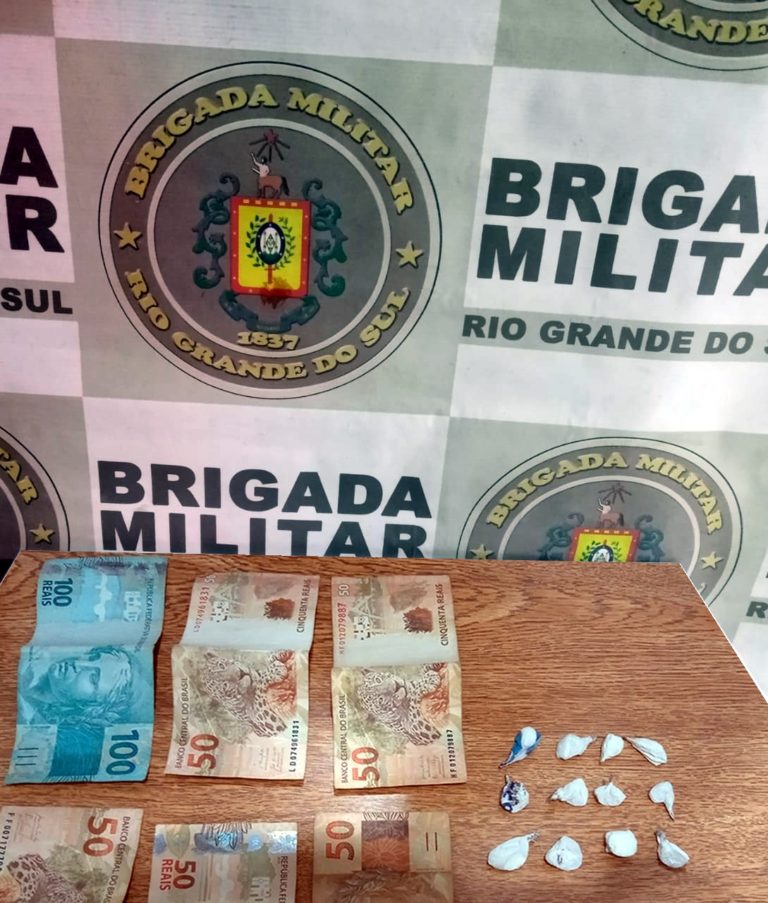Traficante é preso com 12 buchas de cocaína em frente à casa noturna
