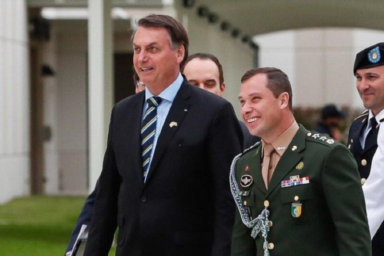 Ex-assessor de Jair Bolsonaro é preso em operação da Polícia Federal