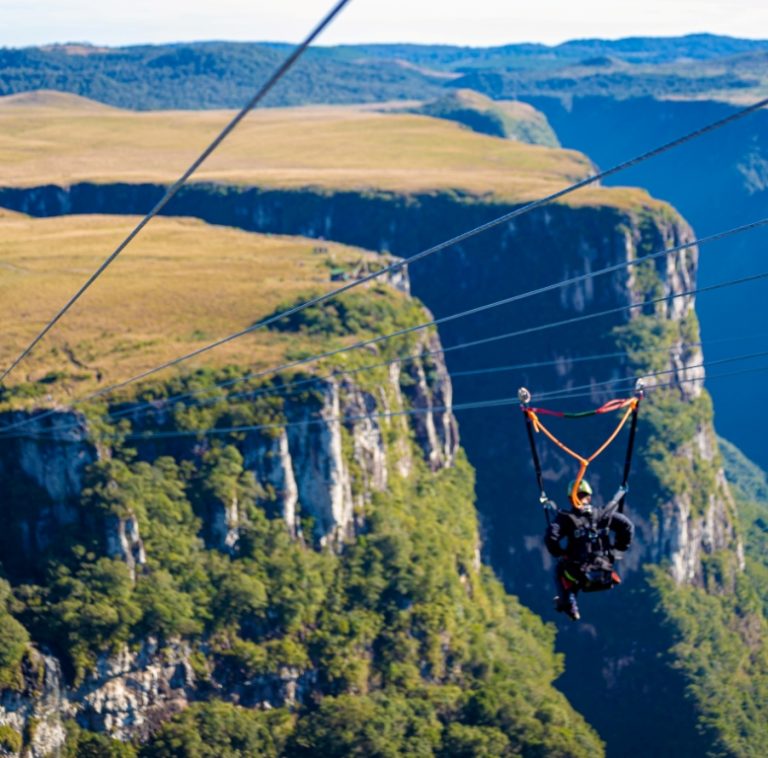 Urbia lança tirolesa mais alta das Américas