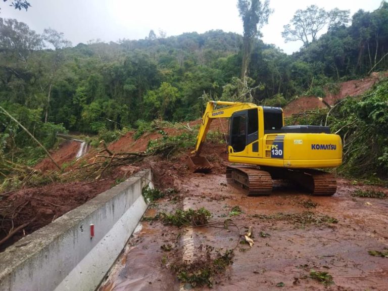 Começa limpeza na BR-116