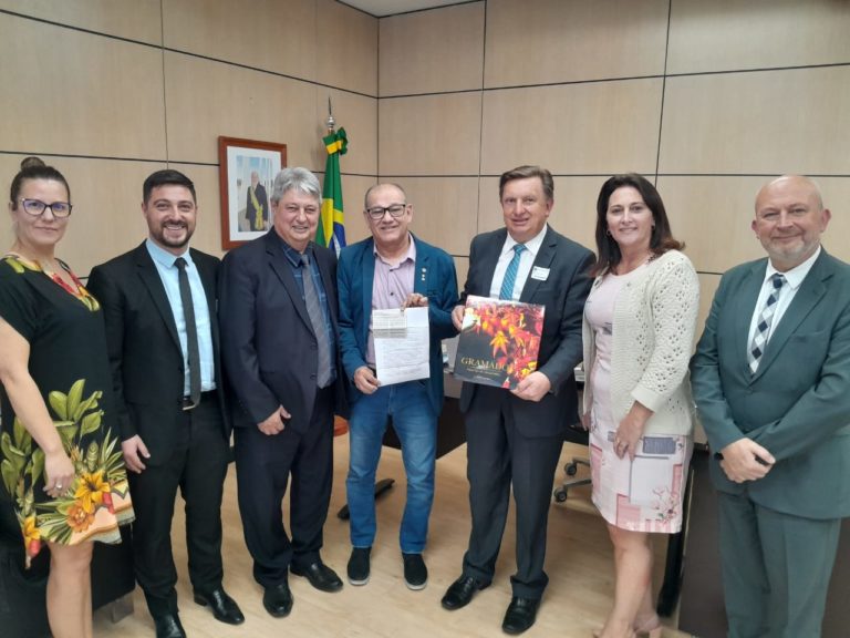 Gramado entrega projeto do Instituto Federal no MEC, em Brasília
