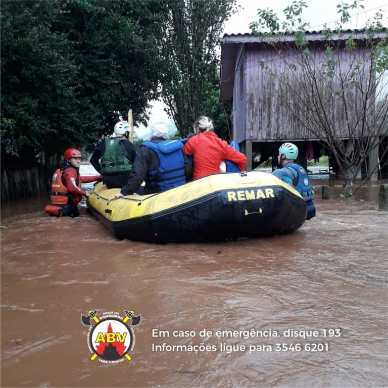 Bombeiros de Três Coroas pedem que as indústrias suspendam os trabalhos devido as enchentes