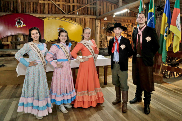 CTGs da região escolhem representação jovem no tradicionalismo