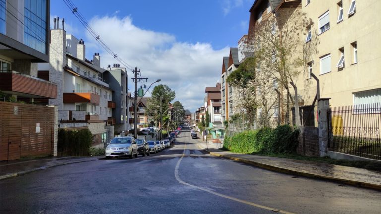 Rua Dr. Ricardo Sturmhofel está interditada para interligação da rede de esgoto 