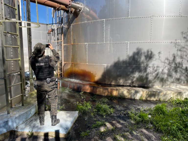 Imagens mostram a situação precária da Estação de Tratamento de Esgoto do bairro Dutra