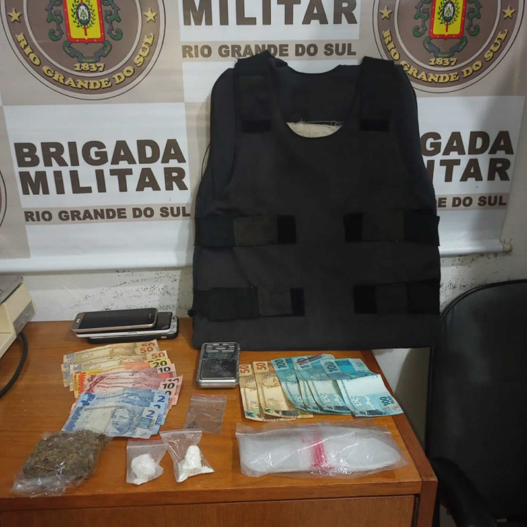 Menores de idade são apreendidos com drogas, balança de precisão e colete balístico