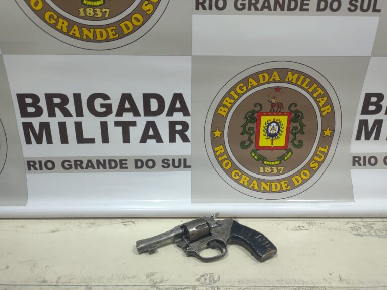 Jovem é preso, após ostentar arma em rede social