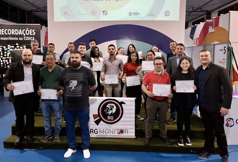 2ª turma do Curso Básico de Formação de Porteiros e Vigias recebe certificação do Cidica