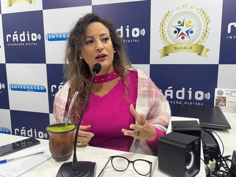 “Voto com meus eleitores e a minha convicção”, explana Carla Reis