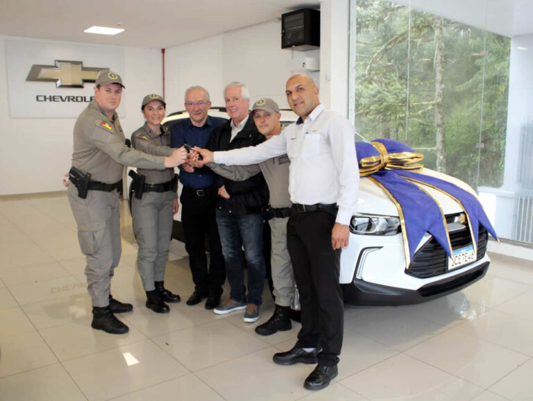 Brigada Militar recebe viatura para o Proerd